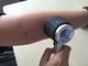 Soins de santé adaptés aux besoins du client Dermatoscope médical tenu dans la main pour l'inspection de peau